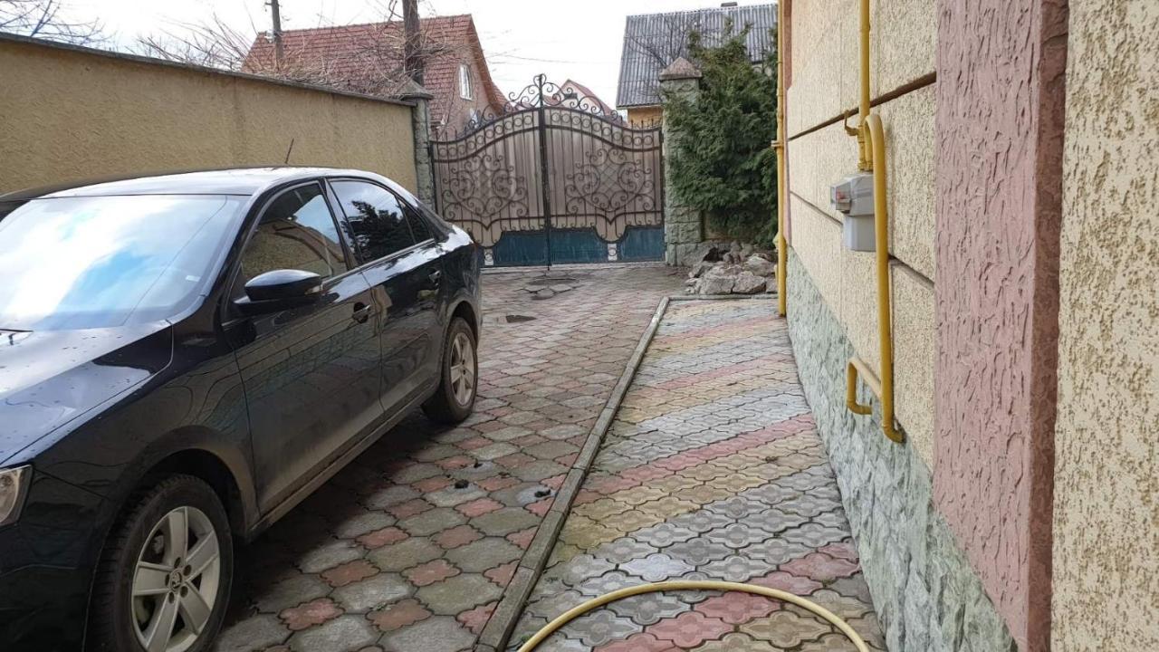 Villa Viktoria Užhorod Esterno foto